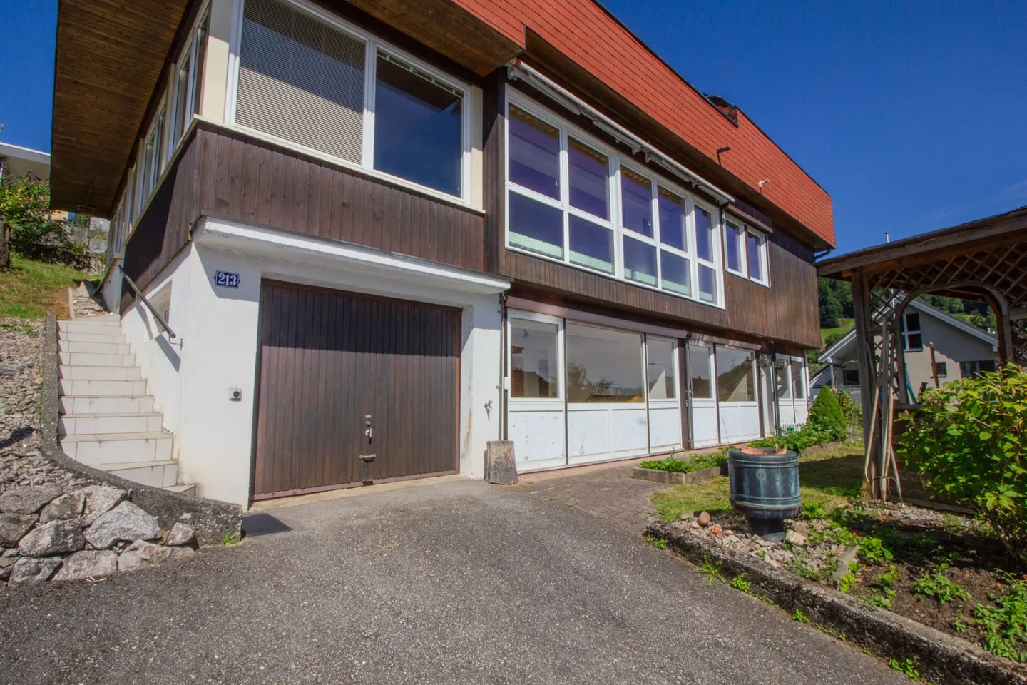 Grande casa per tutta la famiglia nel centro del villaggio - Foto 4 di 23
