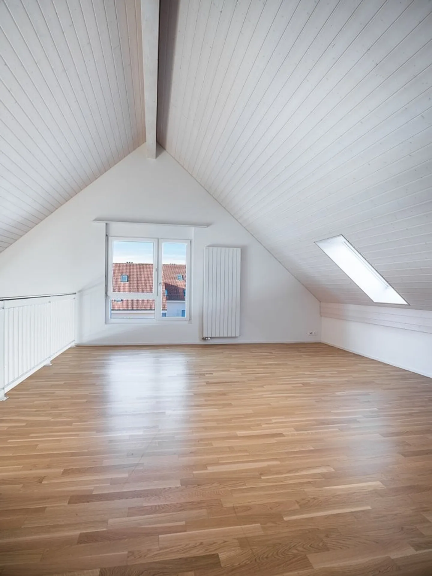 Moderno appartamento mansardato di 4,5 locali con balcone e torre di lavaggio - Foto 8 di 12