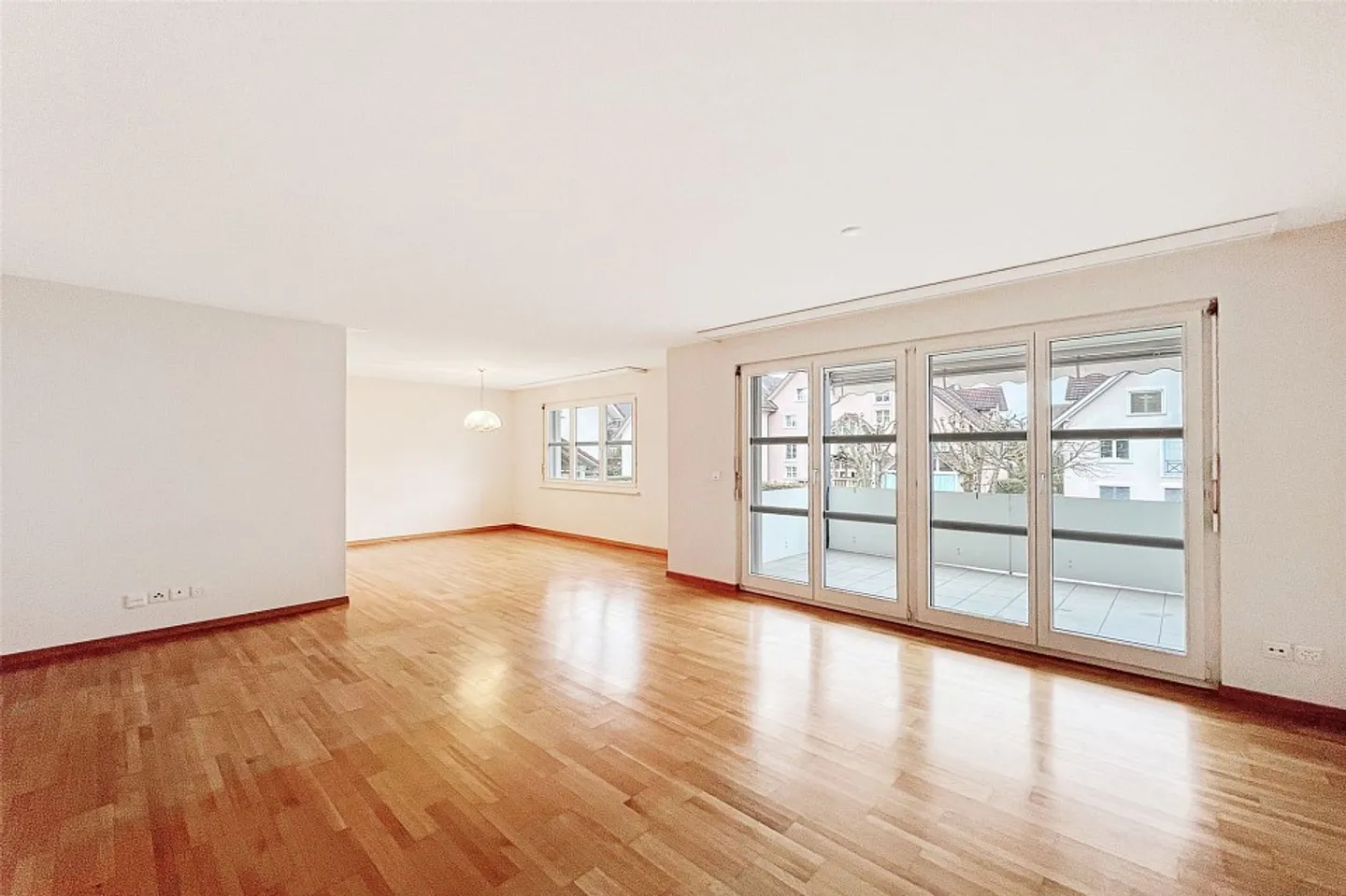 Charming 3 ½ room apartment with balcony in a central yet quiet location - Photo 5 of 13