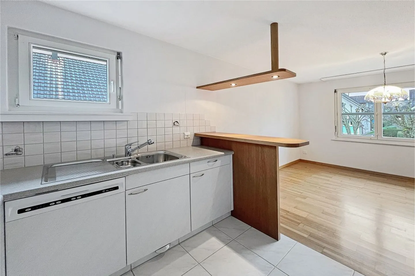 Charming 3 ½ room apartment with balcony in a central yet quiet location - Photo 8 of 13