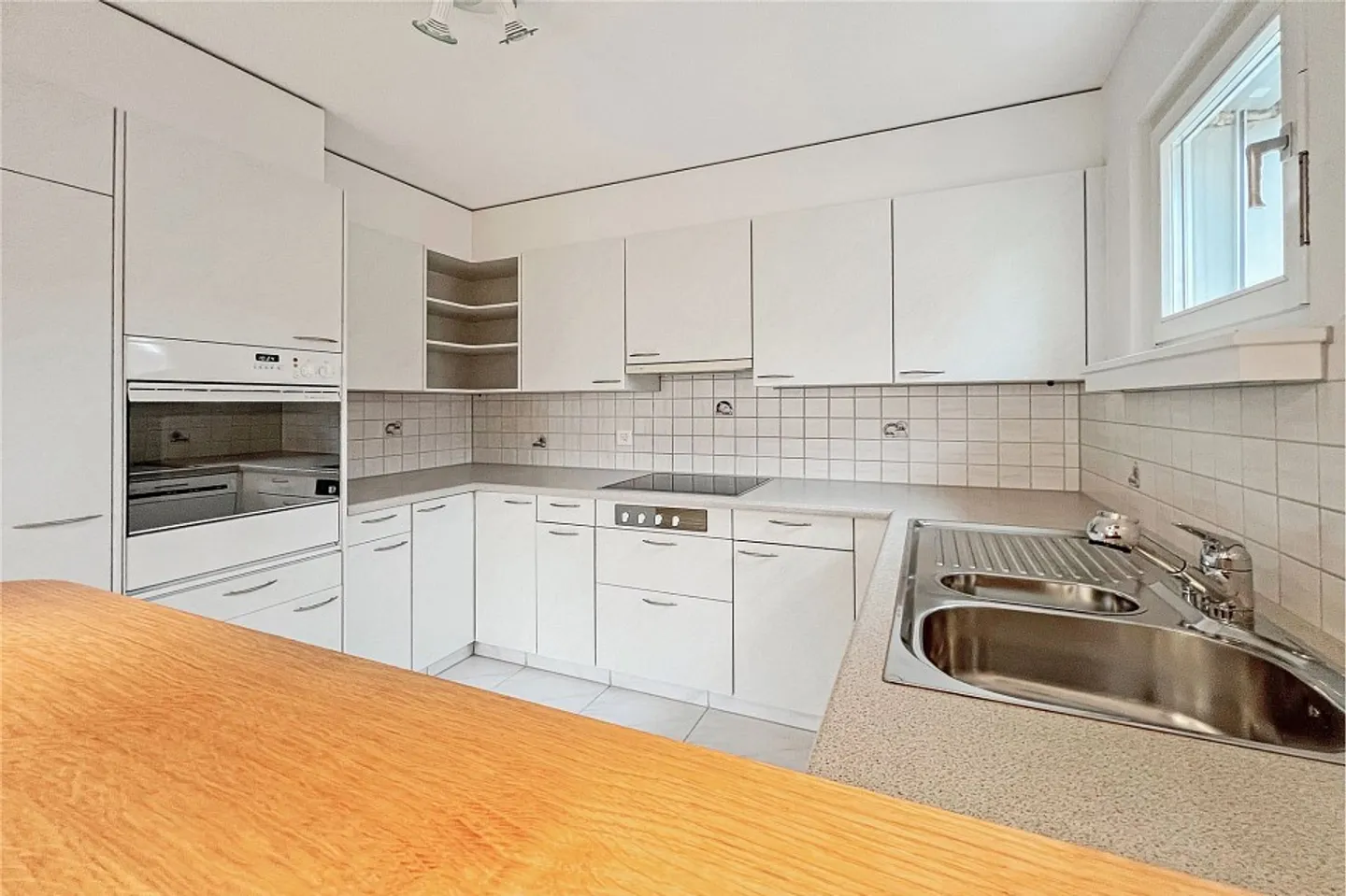 Charming 3 ½ room apartment with balcony in a central yet quiet location - Photo 10 of 13