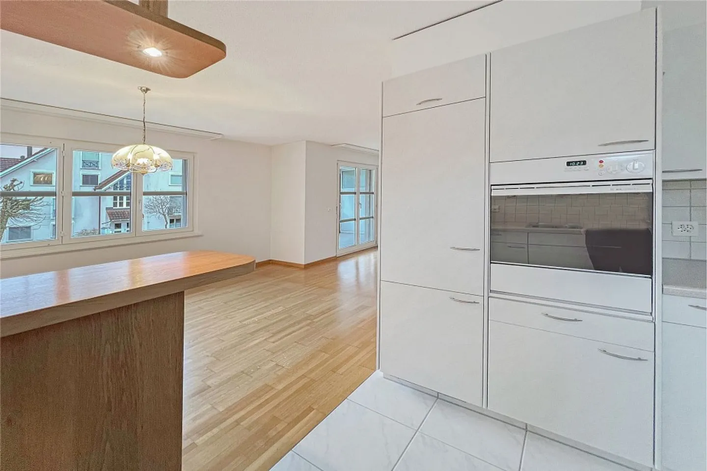 Charming 3 ½ room apartment with balcony in a central yet quiet location - Photo 11 of 13