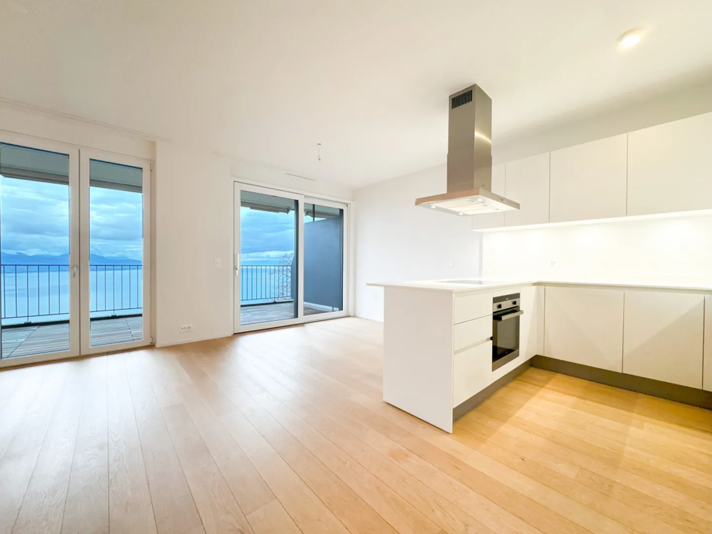 AUSGEZEICHNETE WOHNUNG 4.5 ZIMMER MIT UNVERBAUBAREM BLICK AUF DEN GENFERSEE - Foto 1 von 10