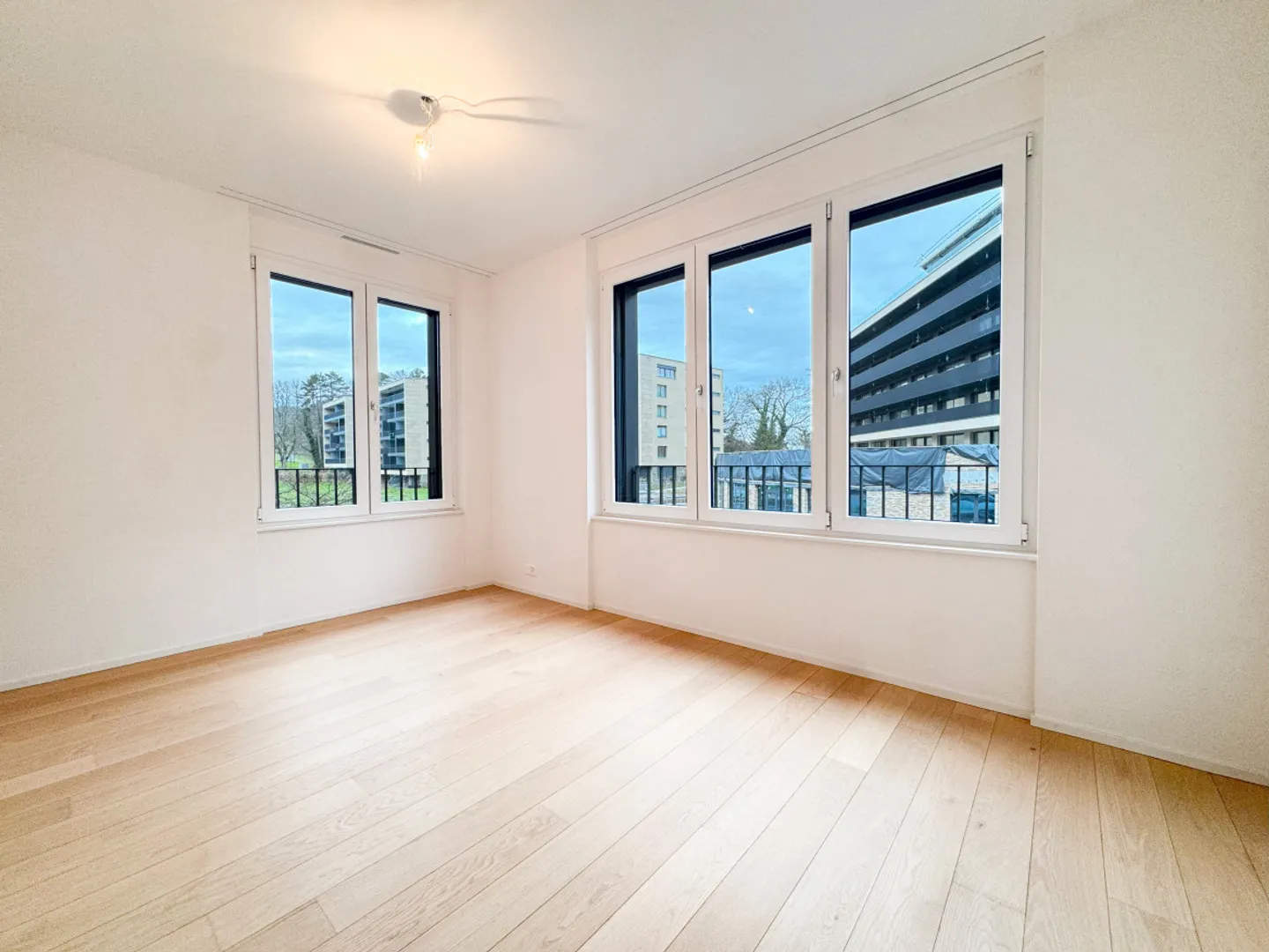 AUSGEZEICHNETE WOHNUNG 4.5 ZIMMER MIT UNVERBAUBAREM BLICK AUF DEN GENFERSEE - Foto 7 von 10