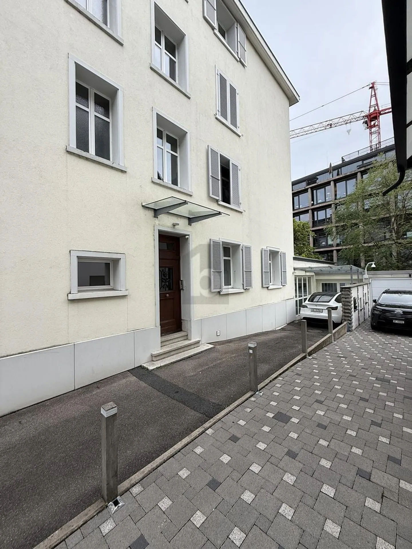 DANS UN EMPLACEMENT CENTRAL AVEC PARQUET EN CHEVRON - Photo 1 sur 6