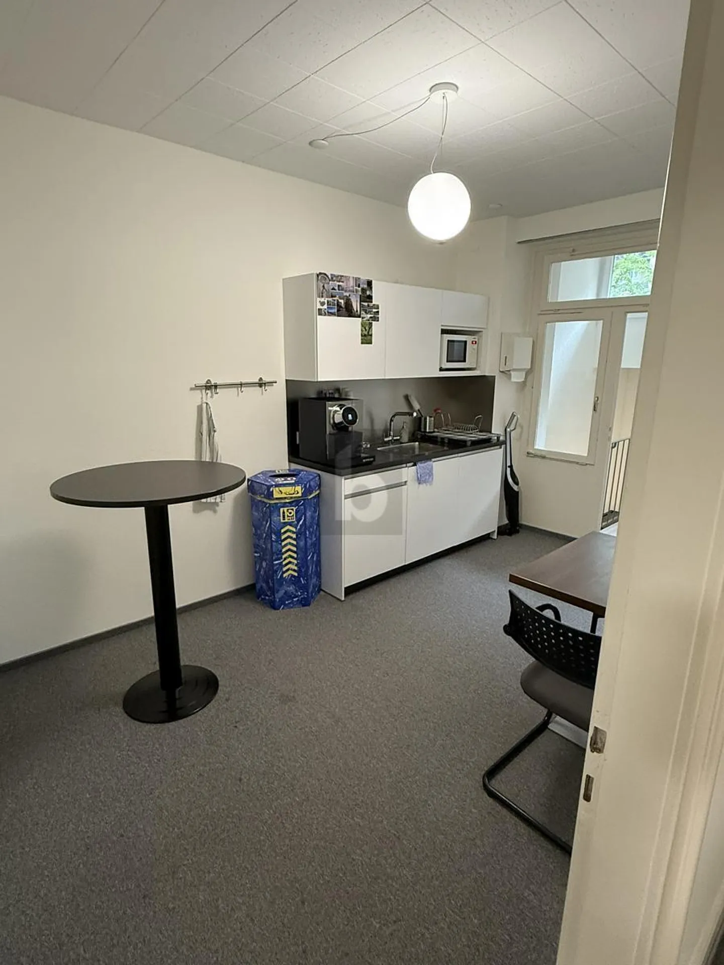 DANS UN EMPLACEMENT CENTRAL AVEC PARQUET EN CHEVRON - Photo 5 sur 6