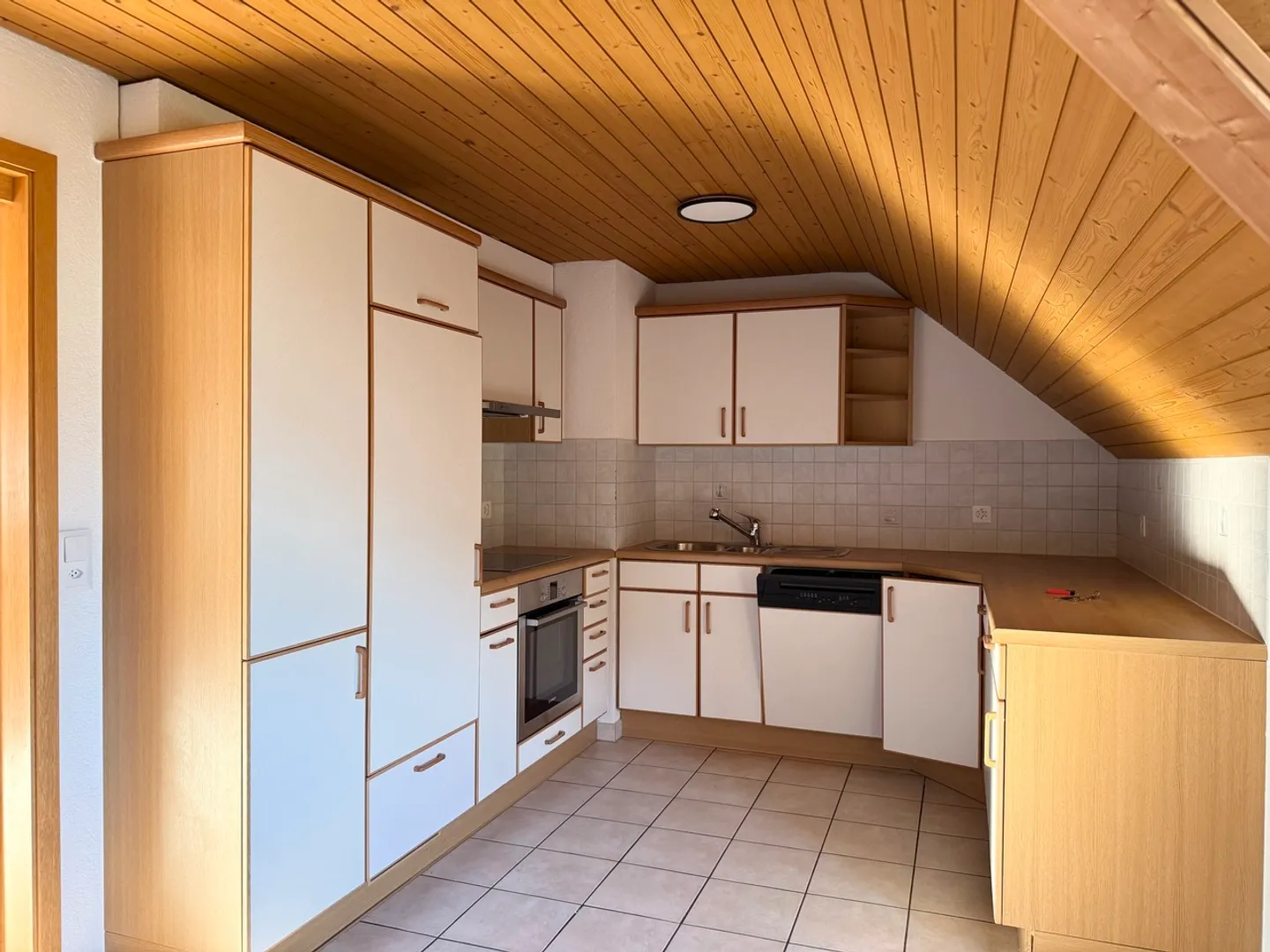 Idyllische Dachwohnung mit Balkonen - Foto 5 von 13
