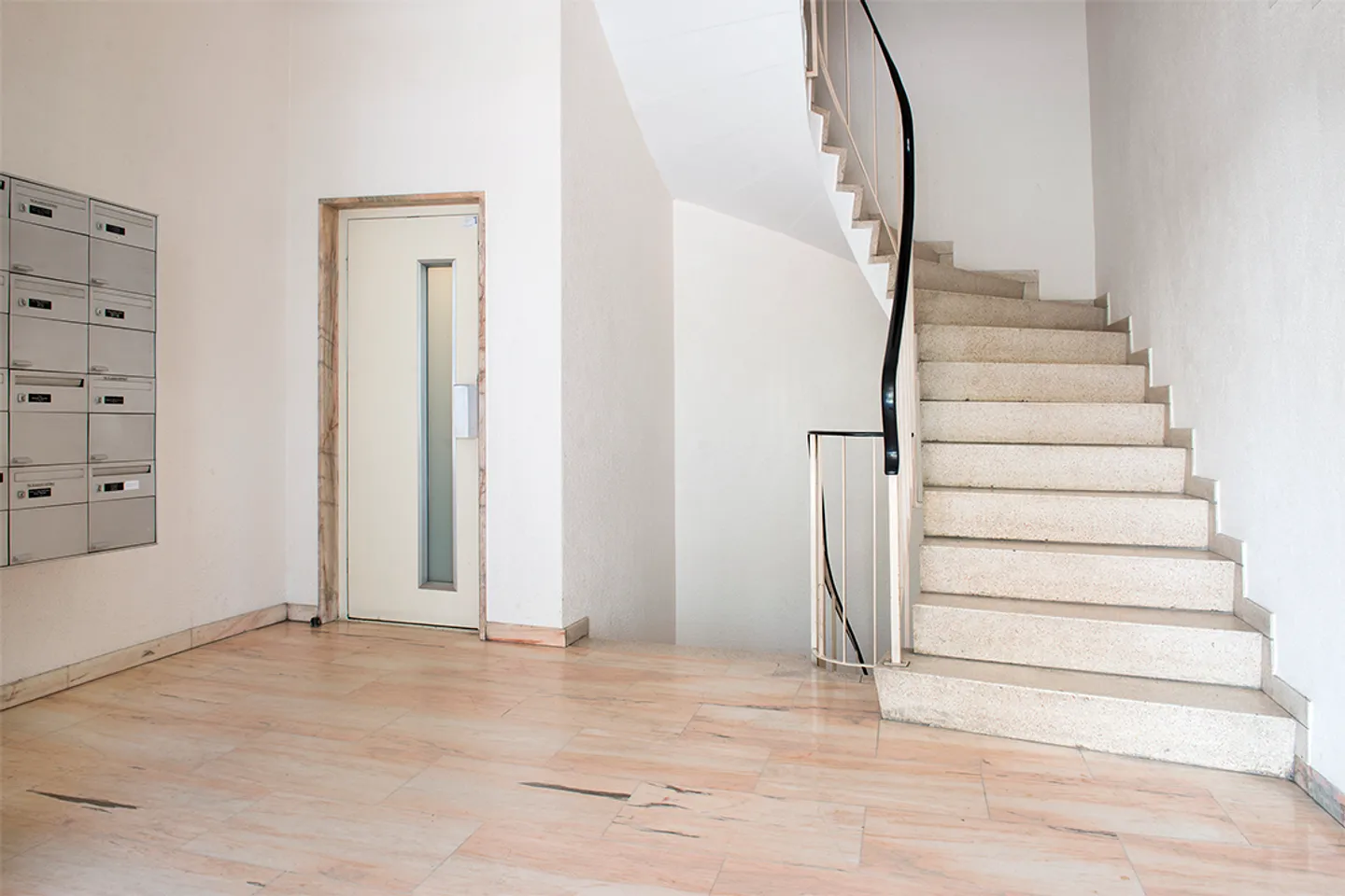 Posto sotterraneo 1 stanza - Foto 3 di 5