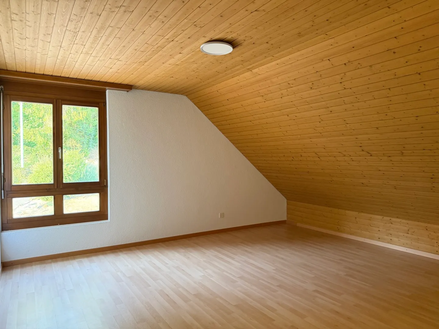 Idyllische Dachwohnung mit Balkonen - Foto 6 von 13