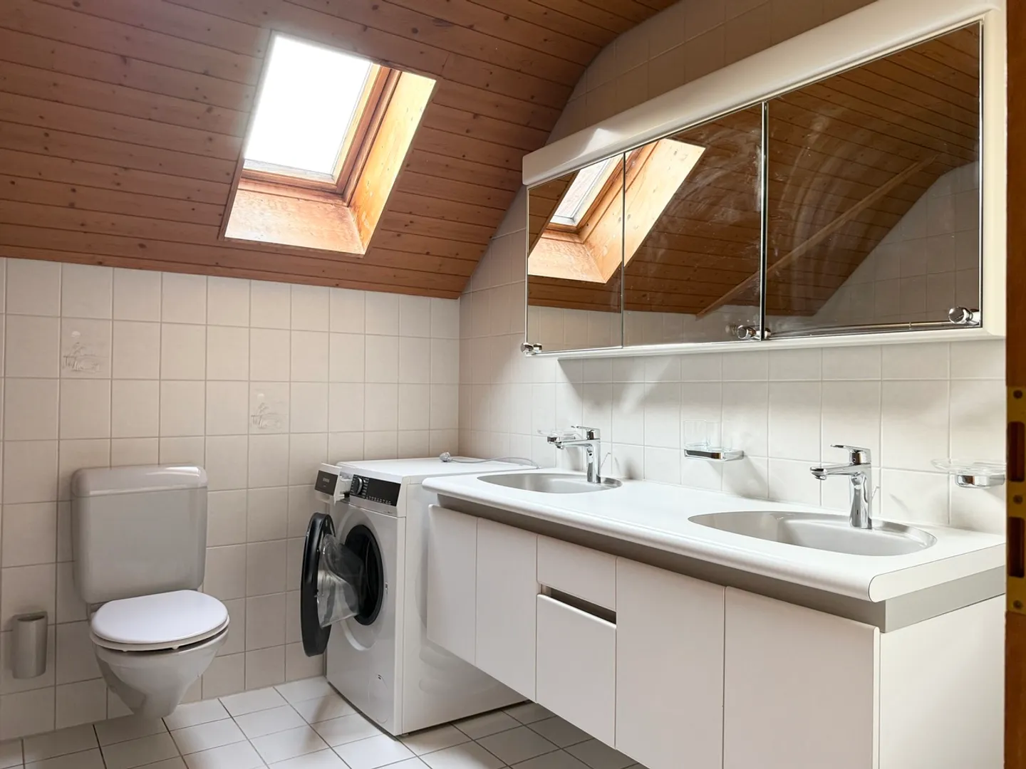 Idyllische Dachwohnung mit Balkonen - Foto 10 von 13