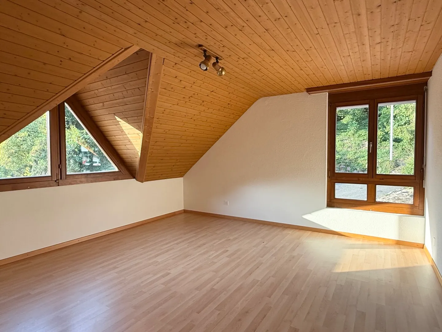 Idyllische Dachwohnung mit Balkonen - Foto 12 von 13