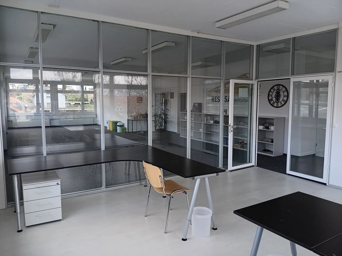 Office or Studio Space in a Well-Frequented Business Building - Photo 2 of 3