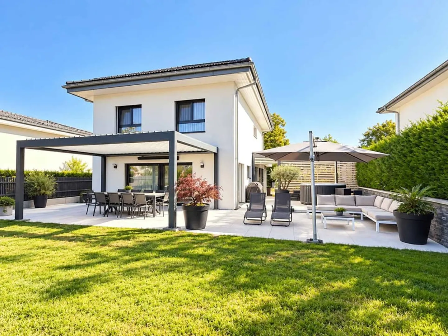 Cuarny Family Villa from 2019, garden, pergola and basement cinema - Photo 1 of 13