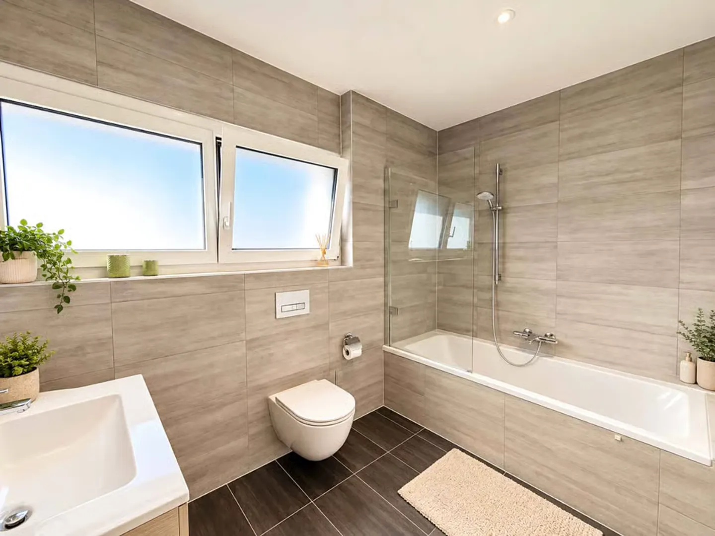Cuarny Family Villa from 2019, garden, pergola and basement cinema - Photo 11 of 13
