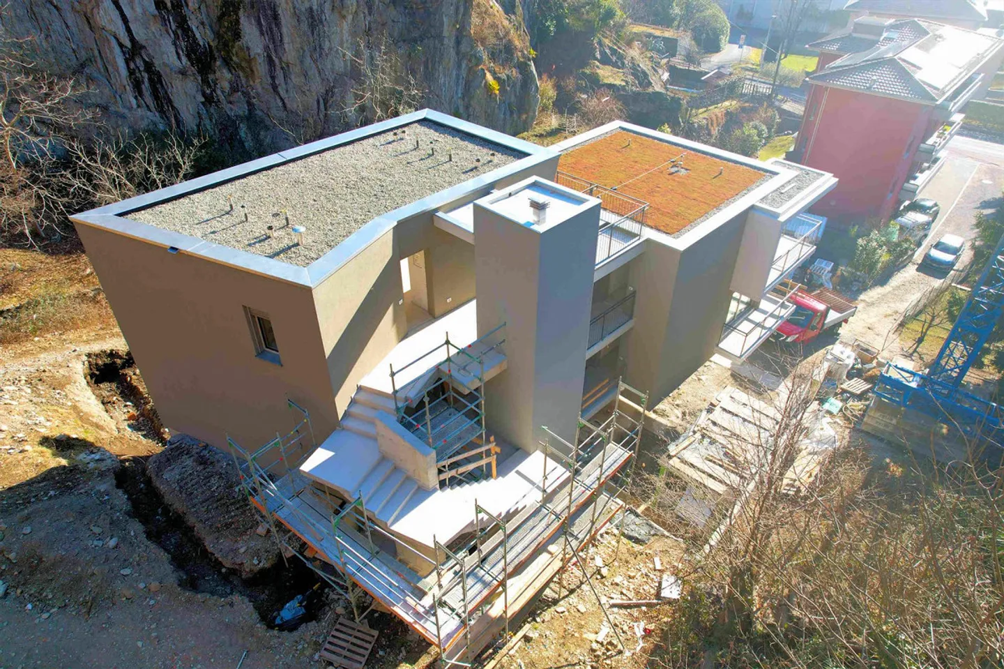 Neues Studio-Apartment in einem kleinen Gebäude, umgeben von Grün - Foto 3 von 11