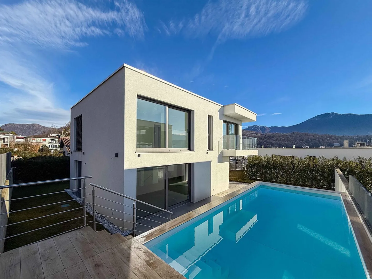 New and modern villa with garden and pool in Gravesano - Photo 1 of 17