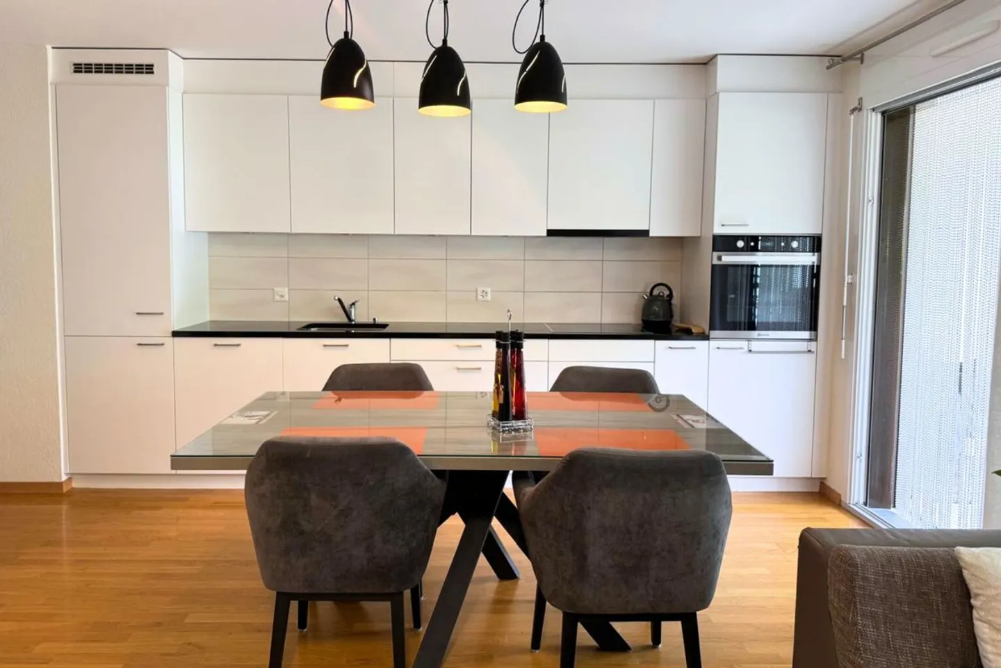 Appartement moderne avec terrasses - Photo 2 sur 8