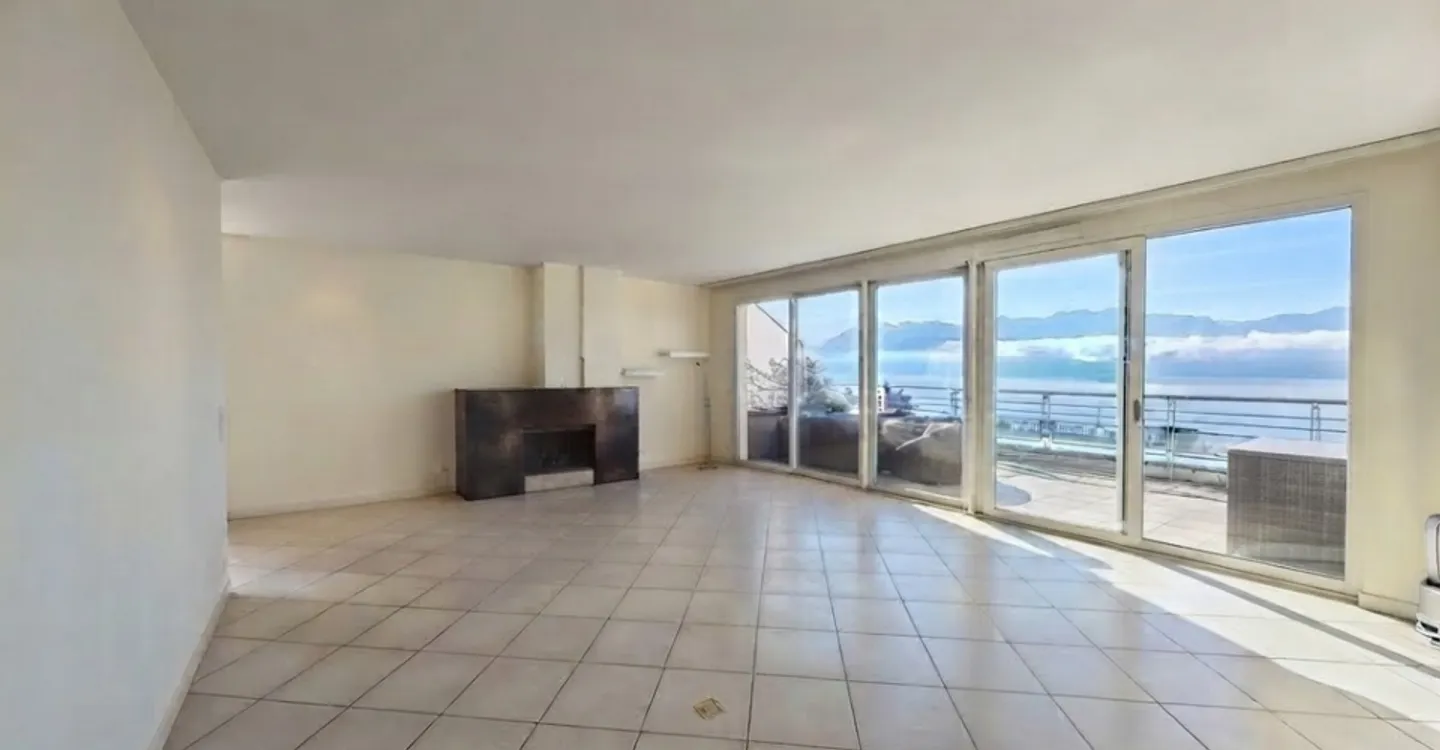 180-degree panoramic view of Lake Geneva - Spacious 4.5 rooms - Photo 3 of 9