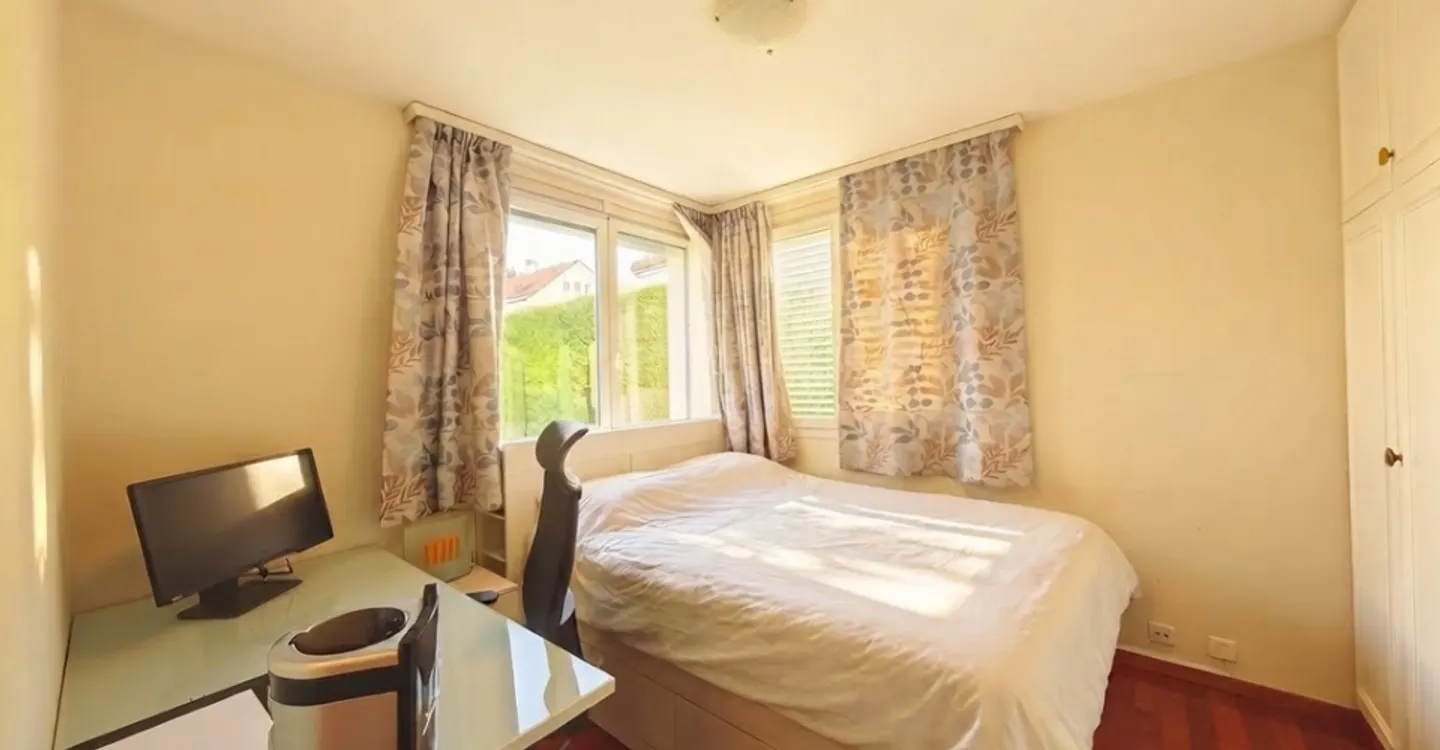 180-degree panoramic view of Lake Geneva - Spacious 4.5 rooms - Photo 6 of 9