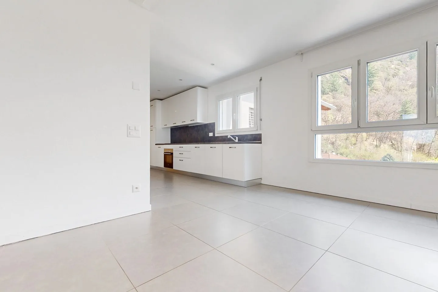 Ampio appartamento di 3,5 locali a Cresciano - Foto 3 di 10