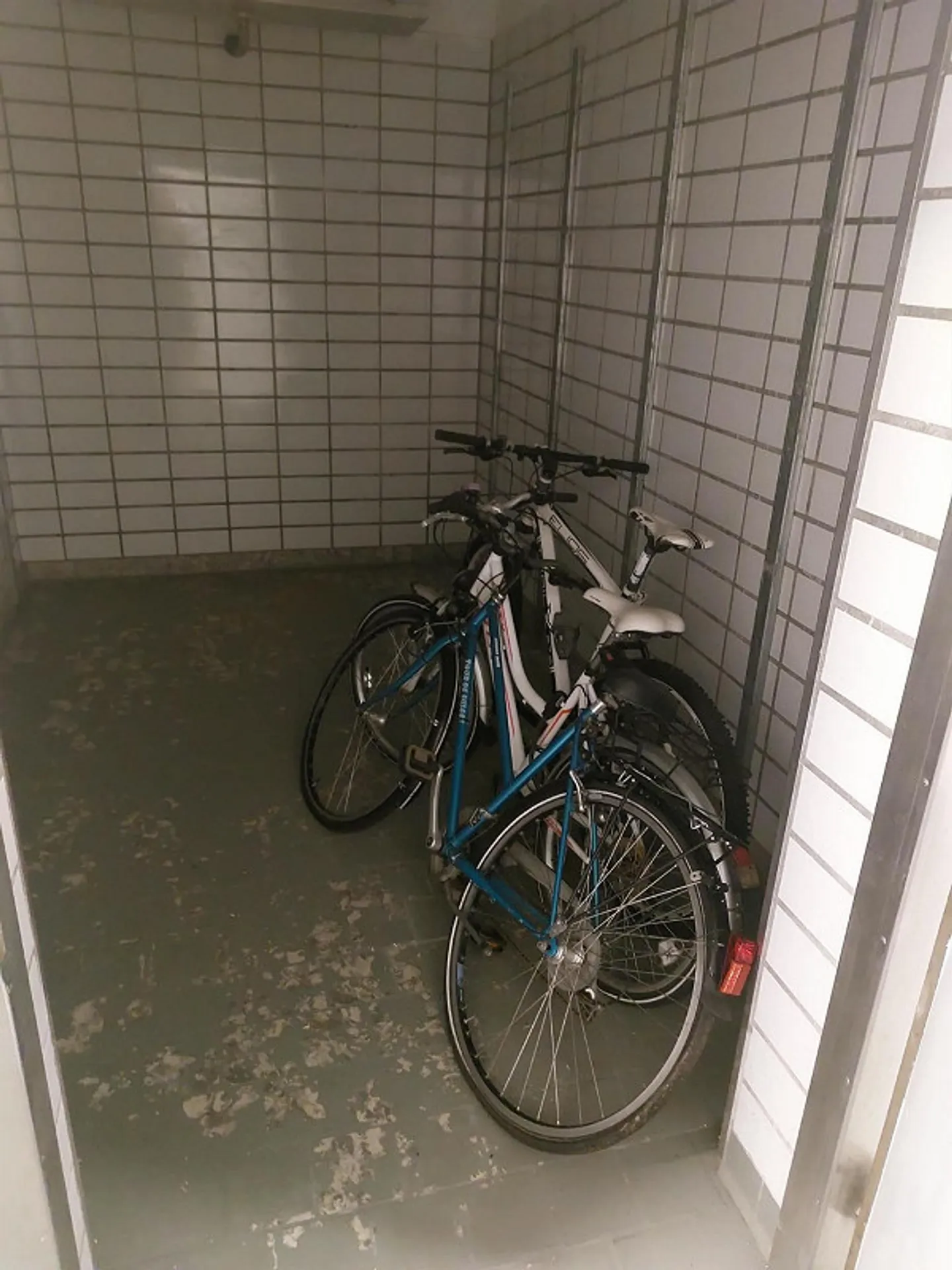 Spazi di stoccaggio / hobby in affitto in posizione centrale - Foto 2 di 2