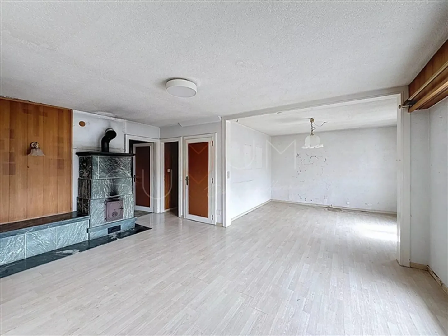 Villa familiare con giardino e grande potenziale di ristrutturazione - Foto 8 di 20