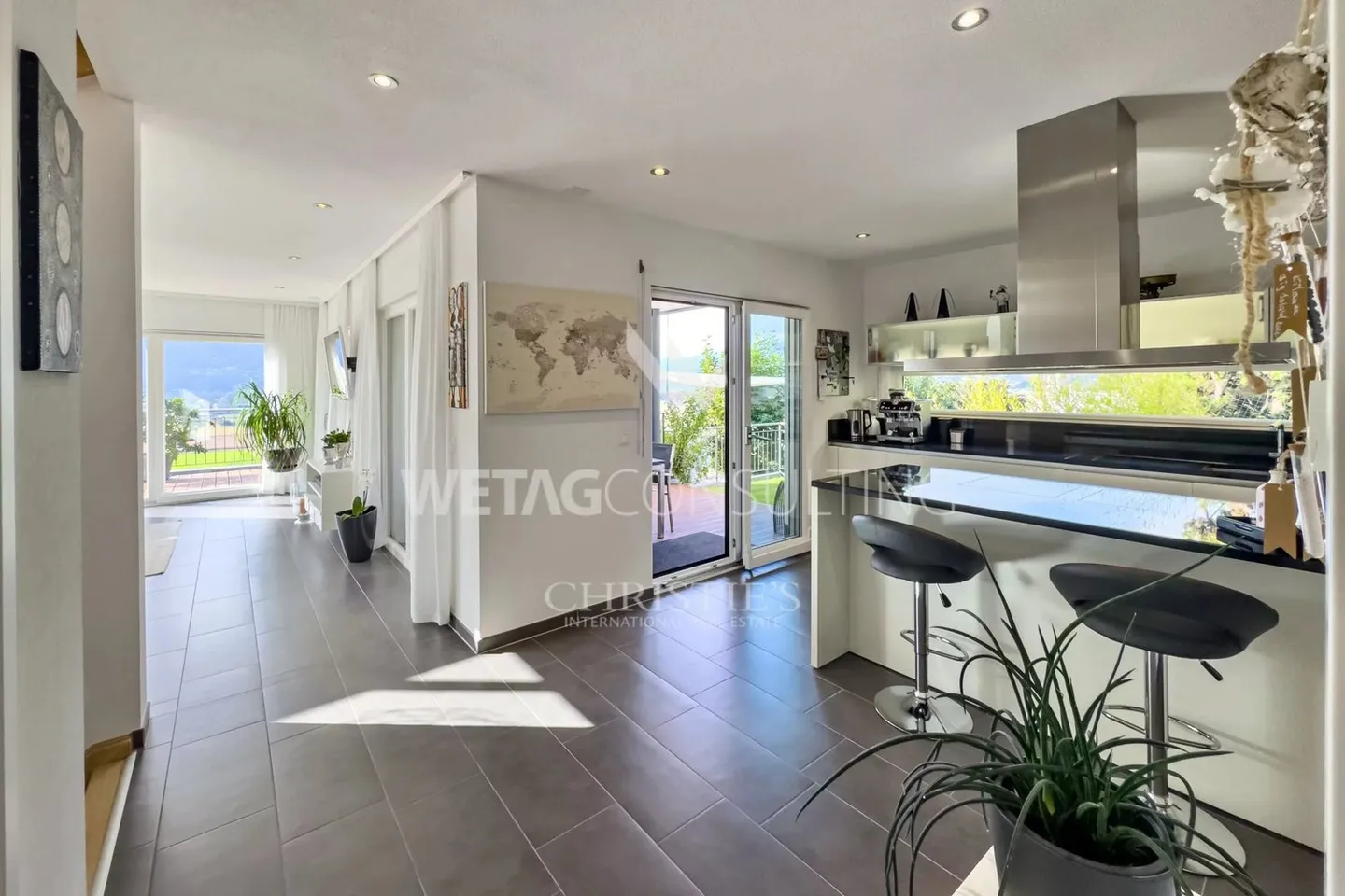 Moderne Villa mit grossen Terrassen, Panoramablick & Garten zu verkaufen in Gordola - Foto 4 von 13