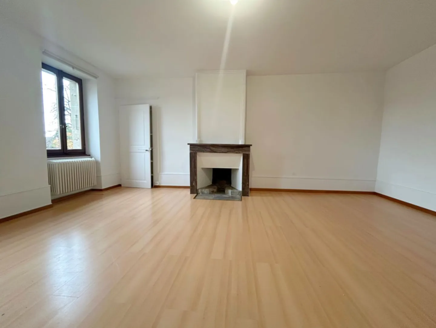 À mieten - Prächtiges 7,5-Zimmer-Dorfhaus - 260 m² - Heizbare Poolanlage - Trélex (Nyon) - Photo 7 sur 13