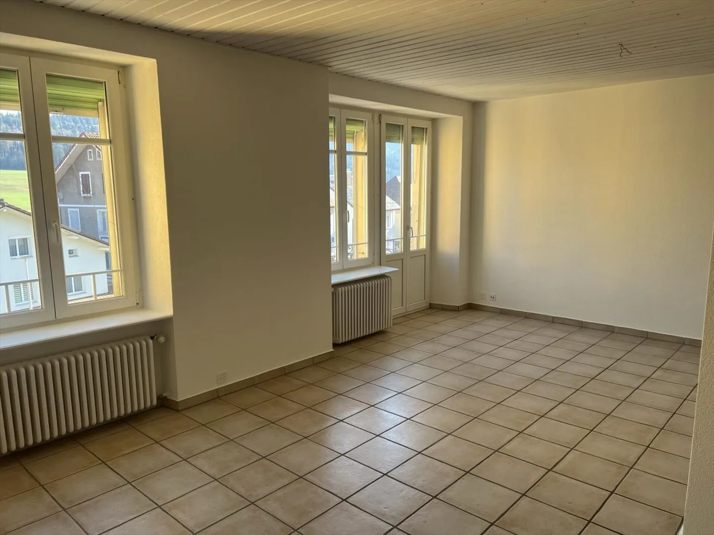 Tramelan, spacious and bright 3.5-room apartment with balcony - Photo 3 of 10