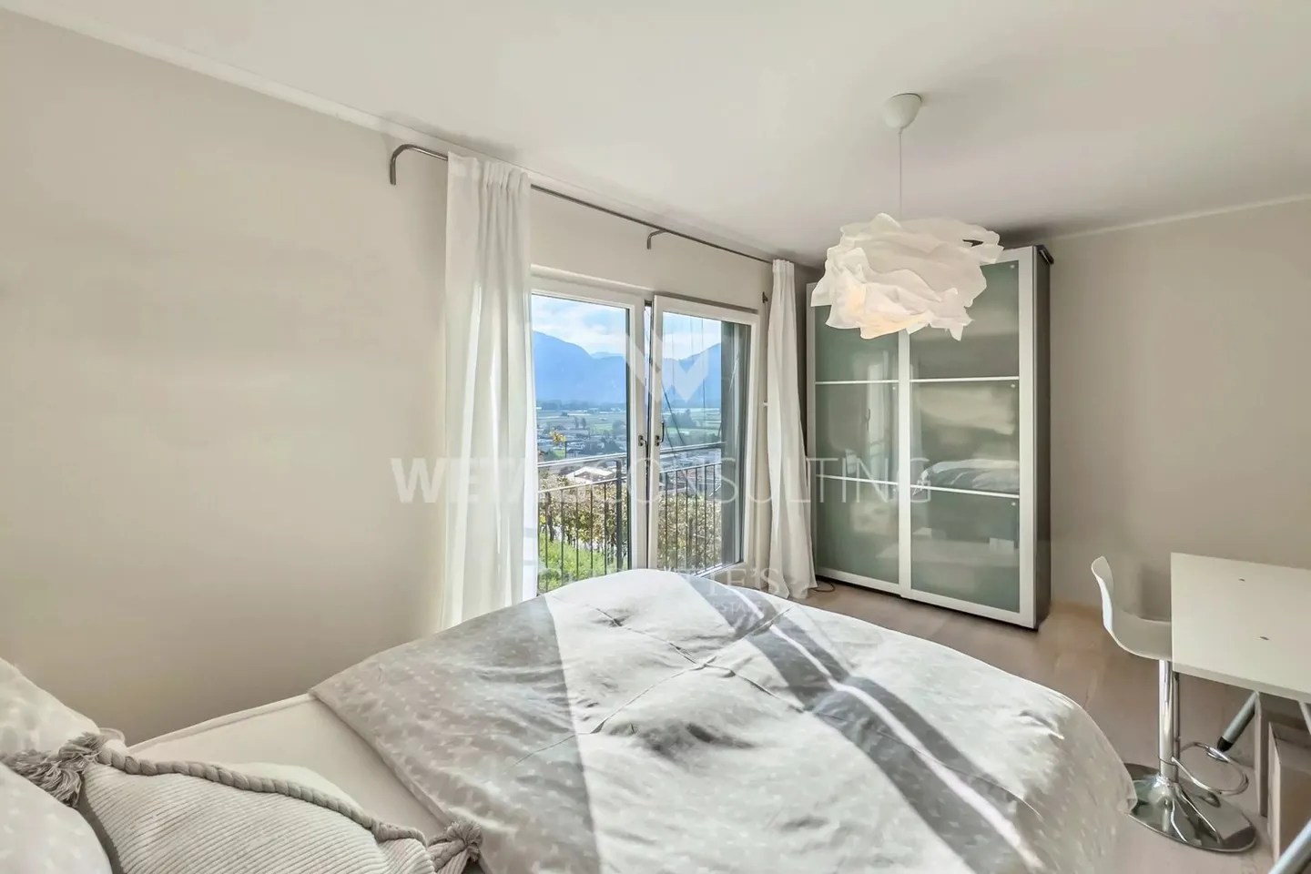 Moderne Villa mit grossen Terrassen, Panoramablick & Garten zu verkaufen in Gordola - Foto 5 von 13