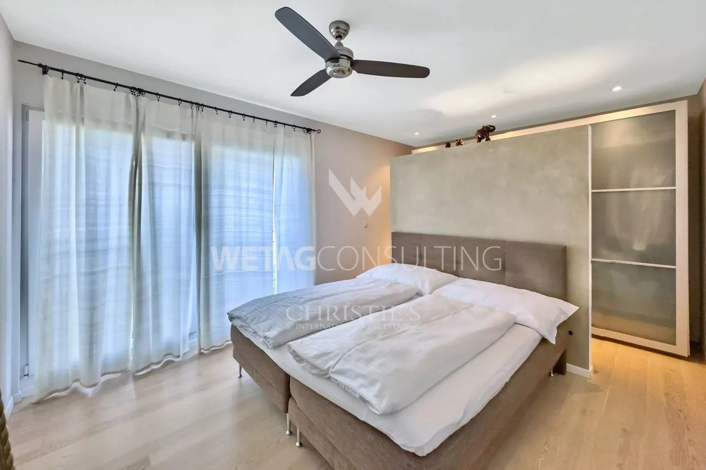 Moderne Villa mit grossen Terrassen, Panoramablick & Garten zu verkaufen in Gordola - Foto 8 von 13