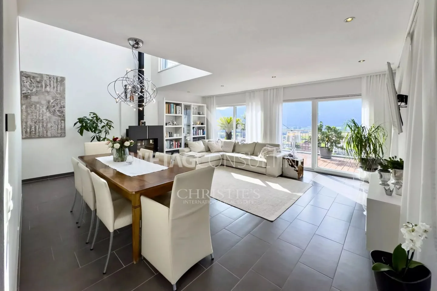 Moderne Villa mit grossen Terrassen, Panoramablick & Garten zu verkaufen in Gordola - Foto 10 von 13