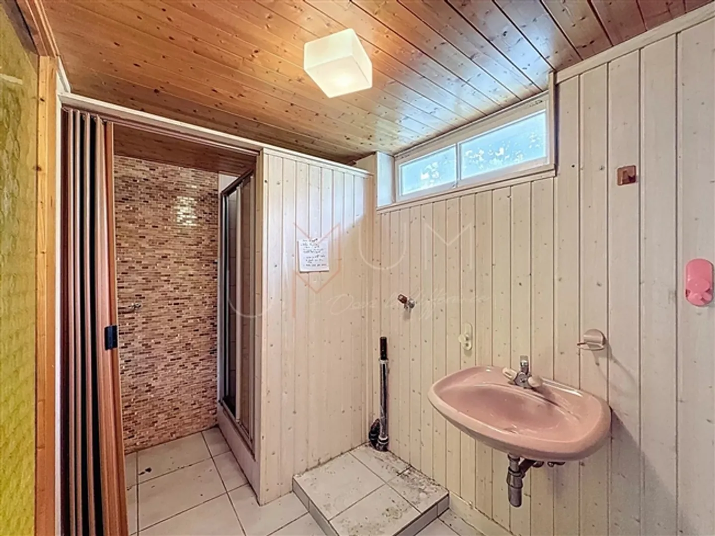 Villa familiare con giardino e grande potenziale di ristrutturazione - Foto 14 di 20