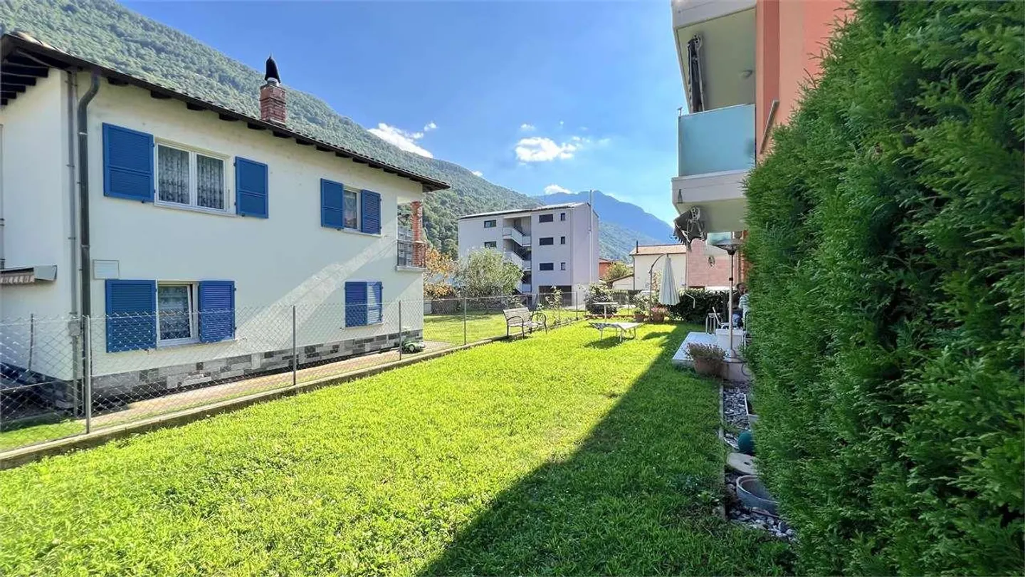 Cadenazzo - Modern 4.5 mit großem Privatgarten - Foto 11 von 13