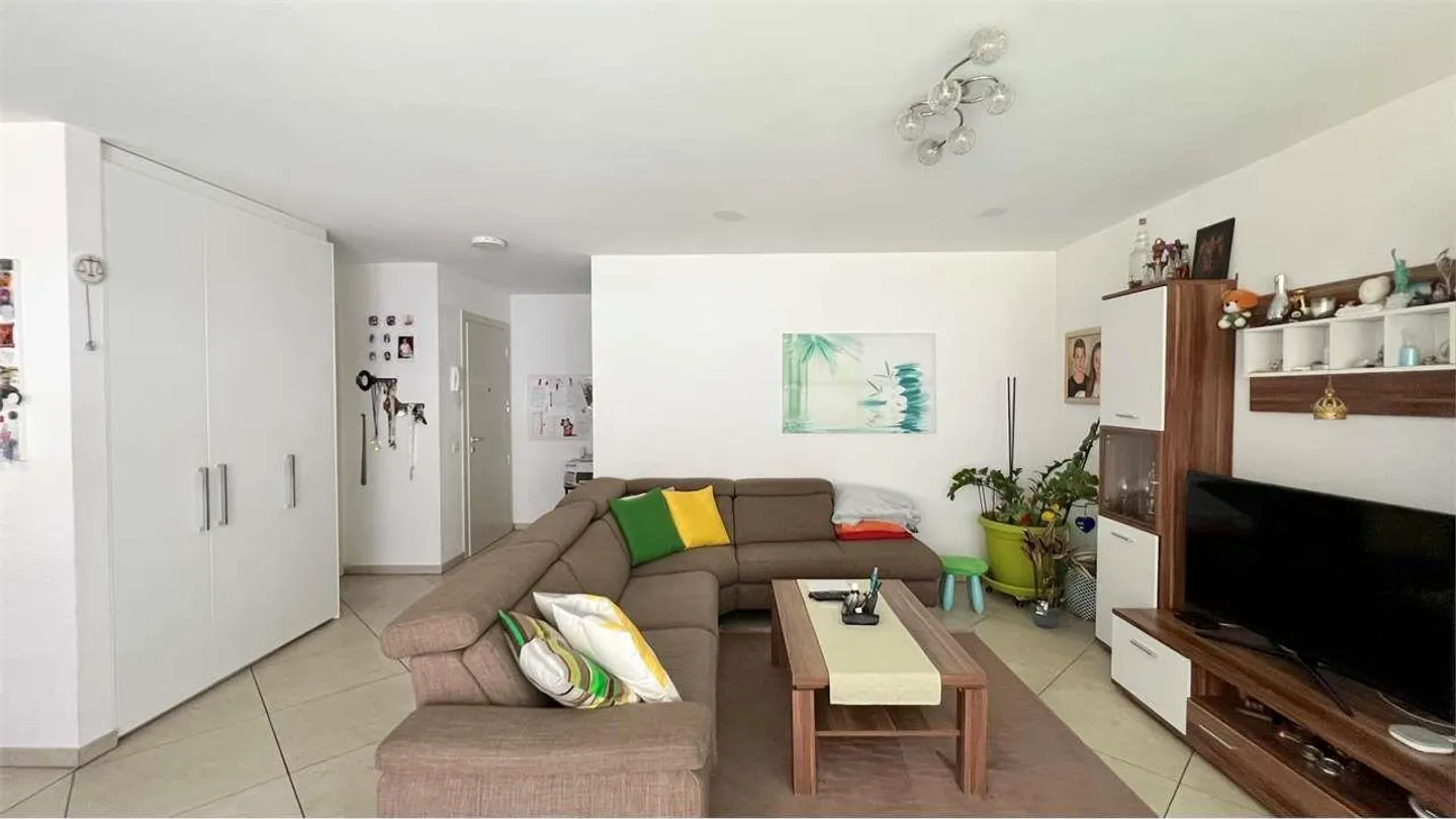 Cadenazzo - Modern 4.5 mit großem Privatgarten - Foto 5 von 13