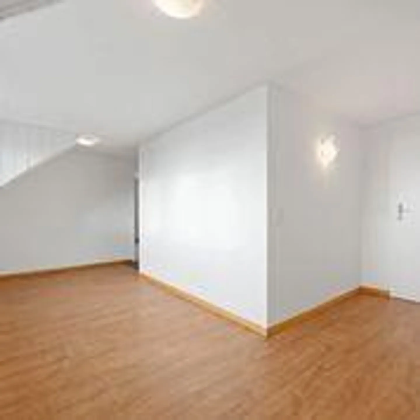 Cozy attic apartment in a quiet location with renovated kitchen! - Photo 5 of 6