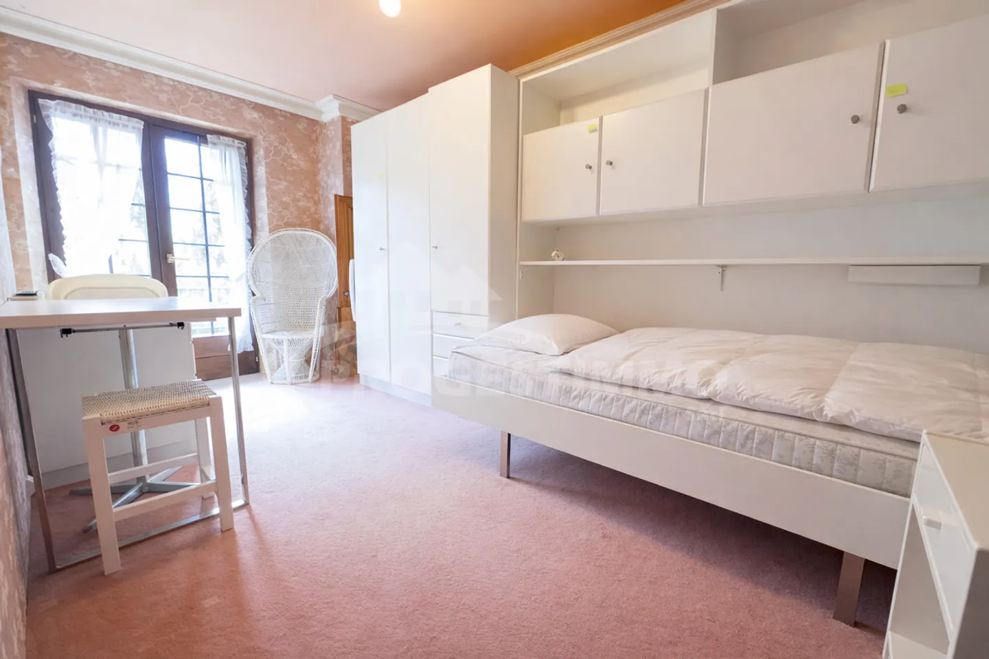 ALPINE CHALET WITH BEAUTIFUL VIEW OF THE MOUNTAINS - Photo 9 of 18