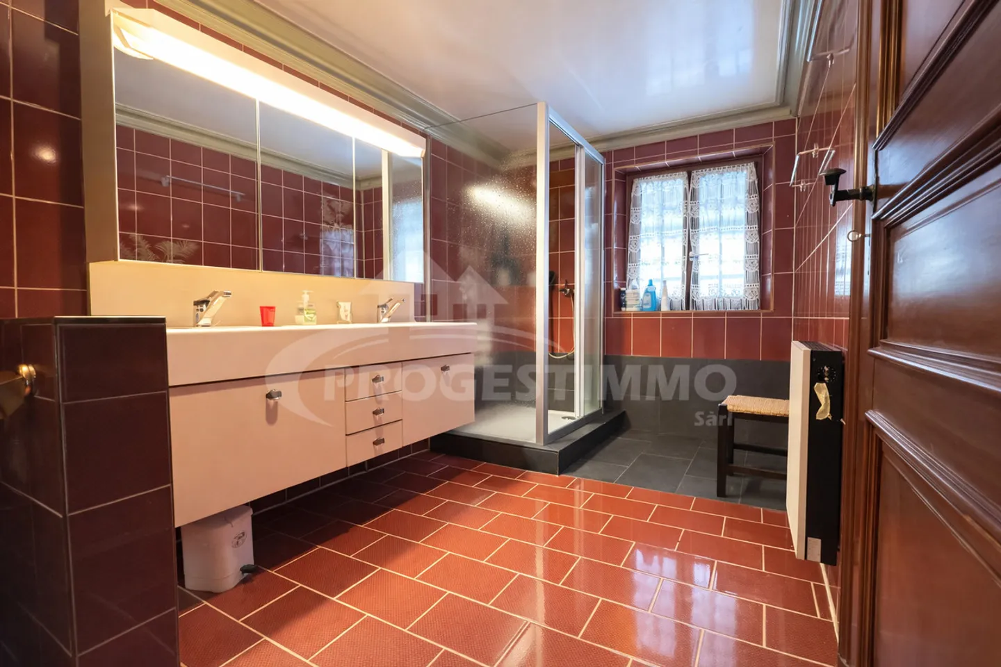 ALPINE CHALET WITH BEAUTIFUL VIEW OF THE MOUNTAINS - Photo 10 of 18