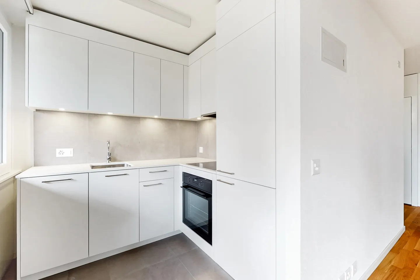 Studio ristrutturato con balcone - Foto 1 di 2