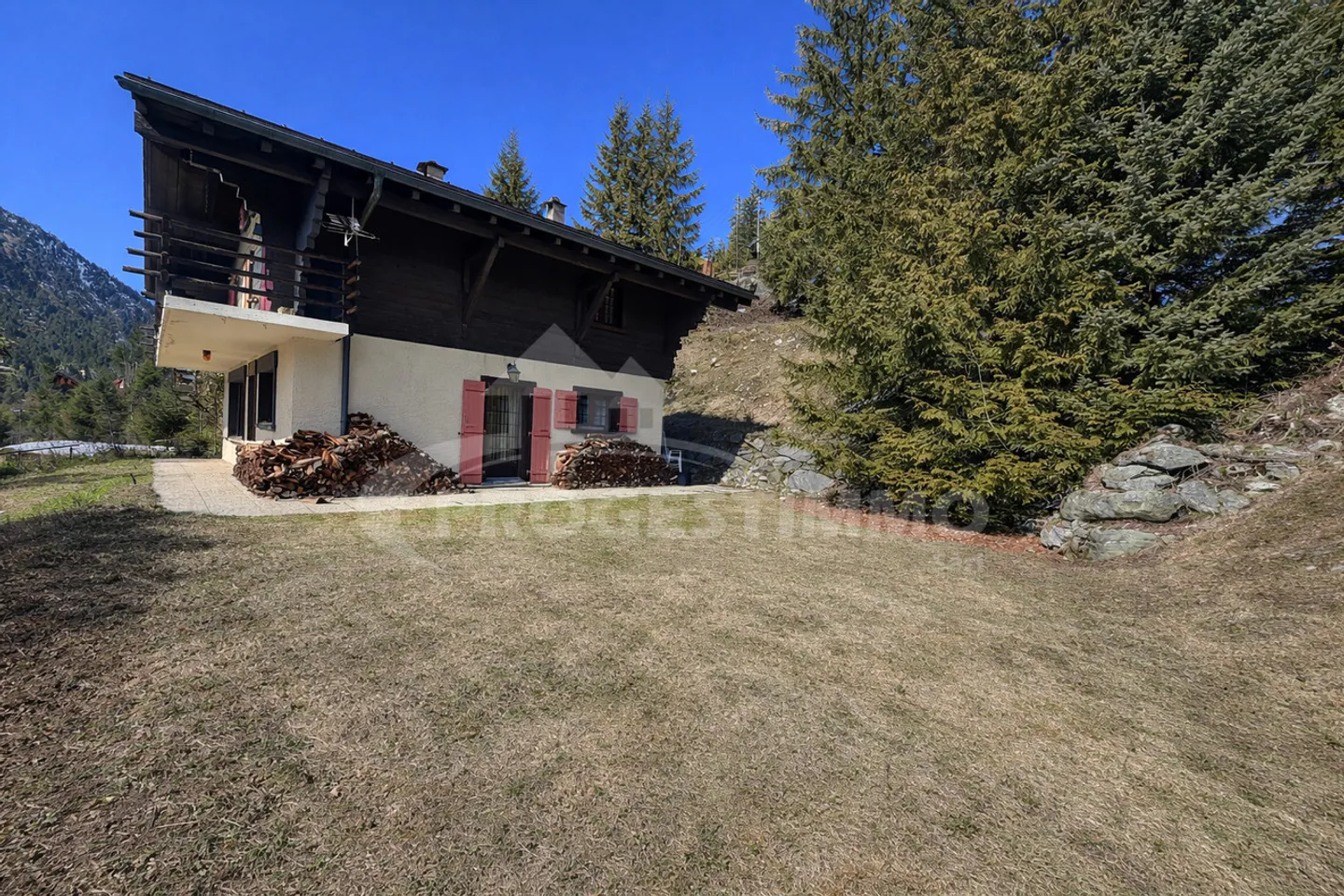 ALPINE CHALET WITH BEAUTIFUL VIEW OF THE MOUNTAINS - Photo 16 of 18
