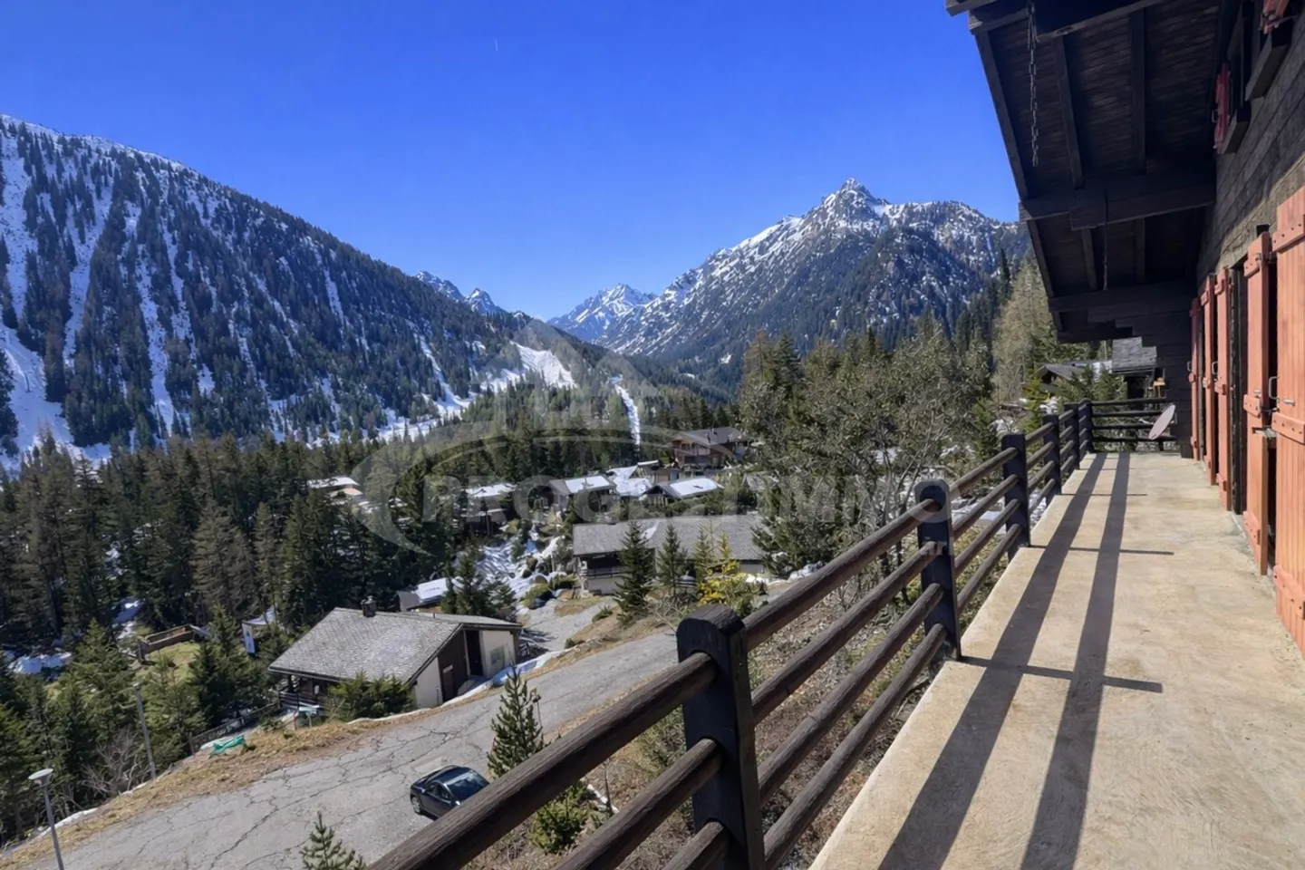 ALPINE CHALET WITH BEAUTIFUL VIEW OF THE MOUNTAINS - Photo 17 of 18