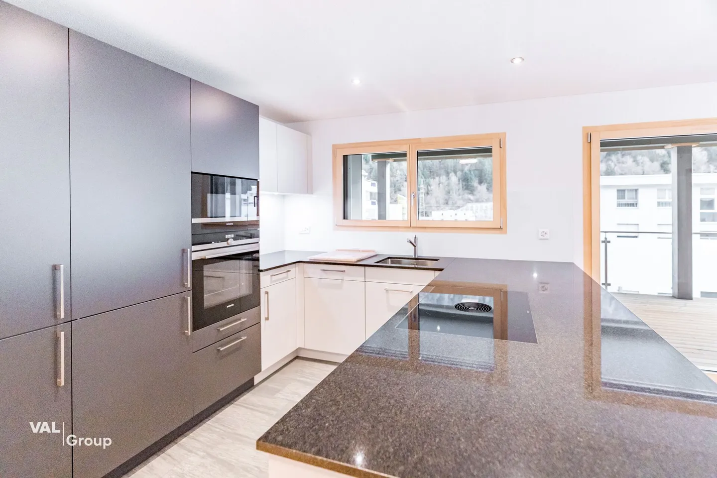 Moderne 5.5-Zimmerwohnung mit grossem Balkon - Foto 4 von 16