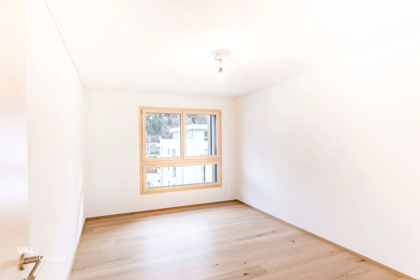 Moderne 5.5-Zimmerwohnung mit grossem Balkon - Foto 7 von 16