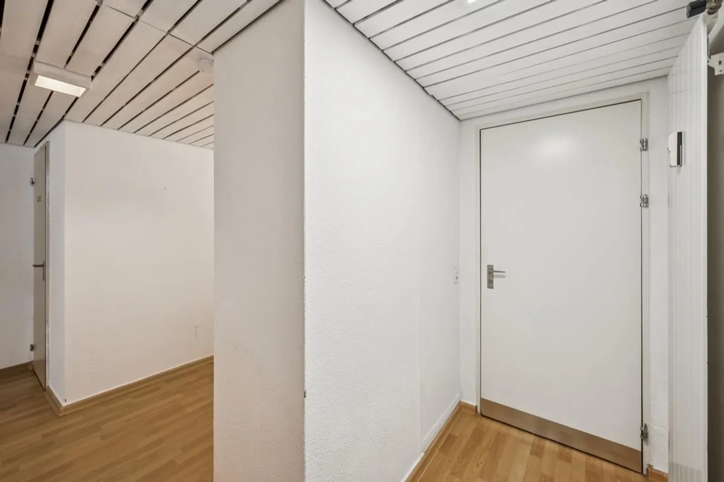 Studio/atelier confortable à louer ! - sans cuisine - Photo 2 sur 8