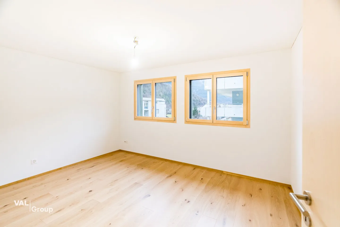 Moderne 5.5-Zimmerwohnung mit grossem Balkon - Foto 6 von 16