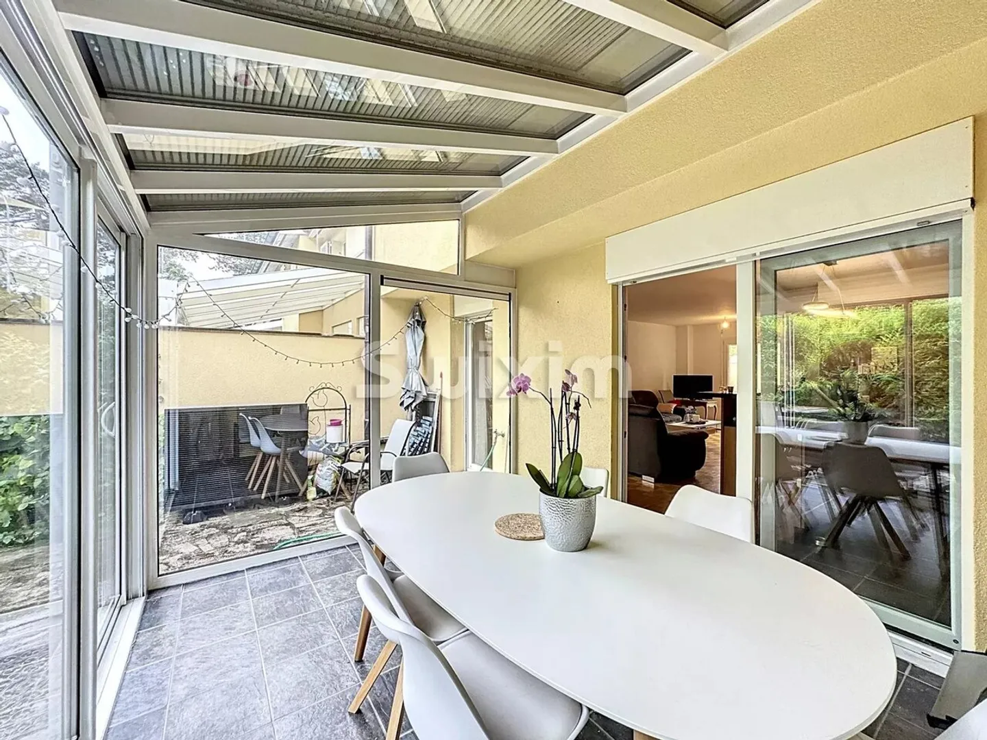 6-room House - Photo 1 of 7