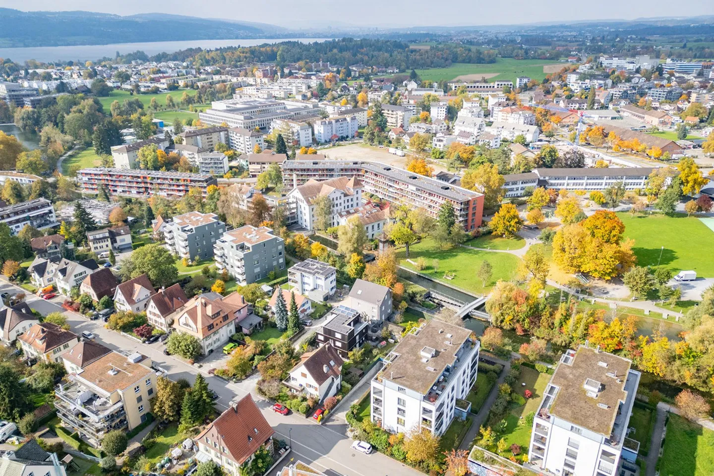Maison moderne à deux familles dans un emplacement central et calme - Photo 2 sur 22
