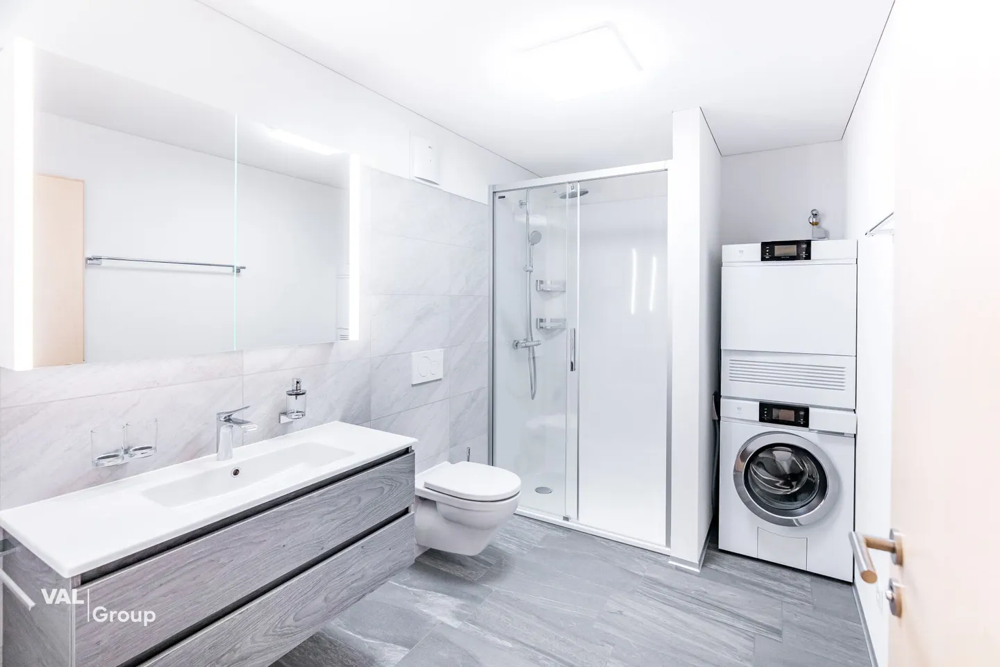 Moderne 5.5-Zimmerwohnung mit grossem Balkon - Foto 11 von 16