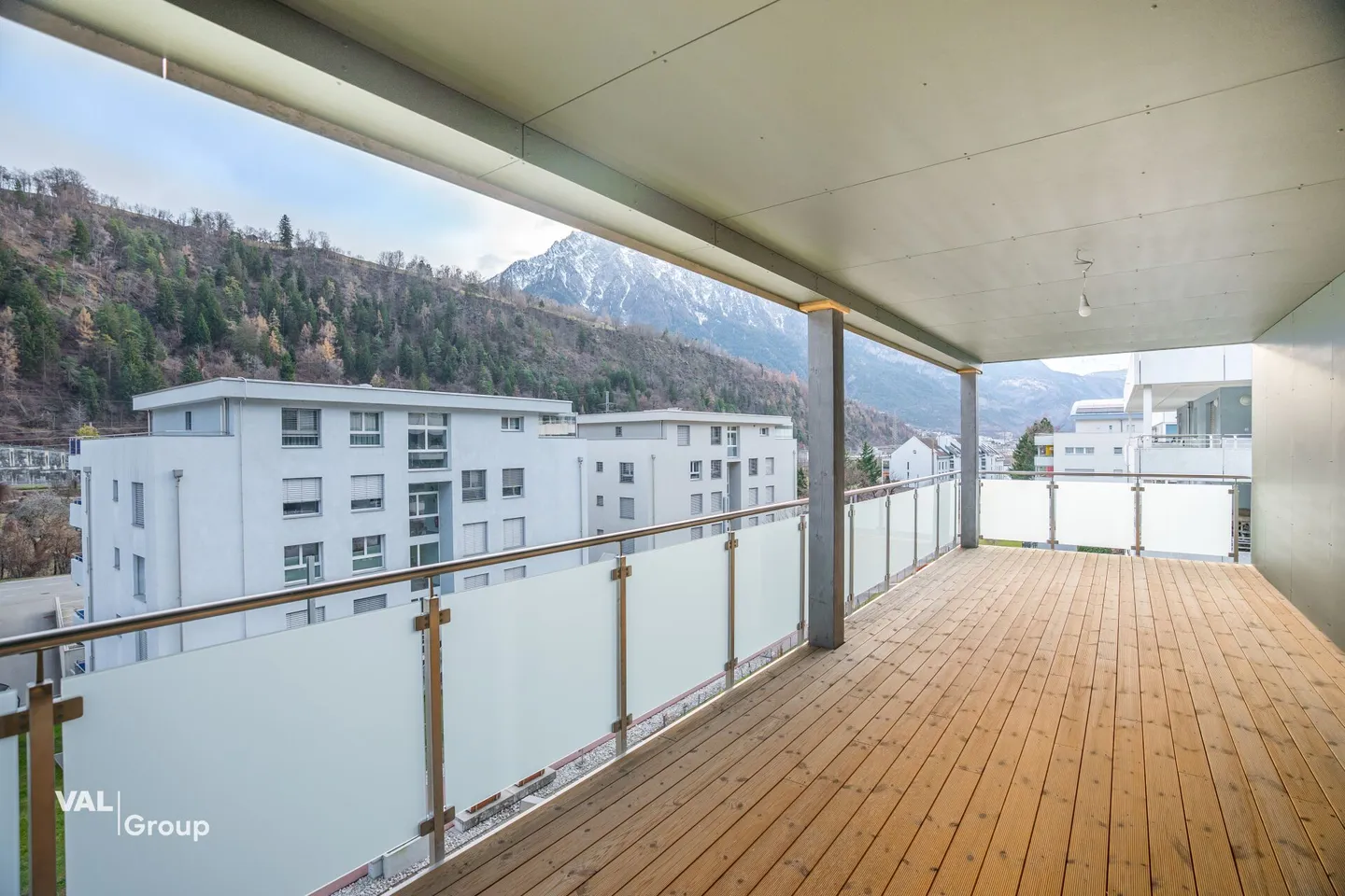 Moderne 5.5-Zimmerwohnung mit grossem Balkon - Foto 13 von 16