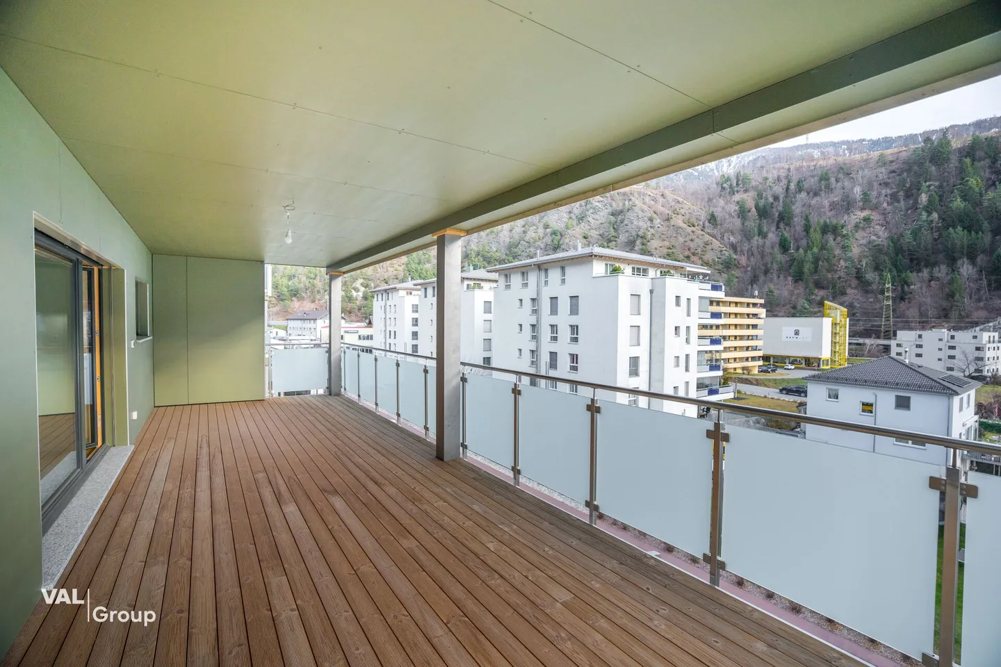Moderne 5.5-Zimmerwohnung mit grossem Balkon - Foto 14 von 16